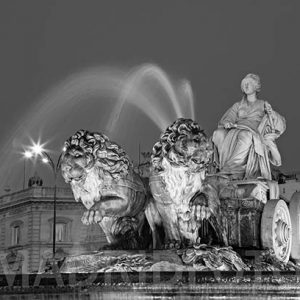 Cibeles nocturna en blanco y negro.